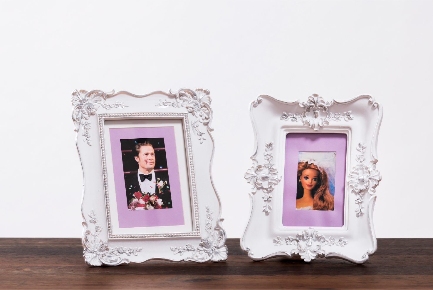 Kunst-Objekte von Josephine Riemann: Detail von gerahmten Fotografien von Brad Pit und Barbie als Hochzeitspaar.  